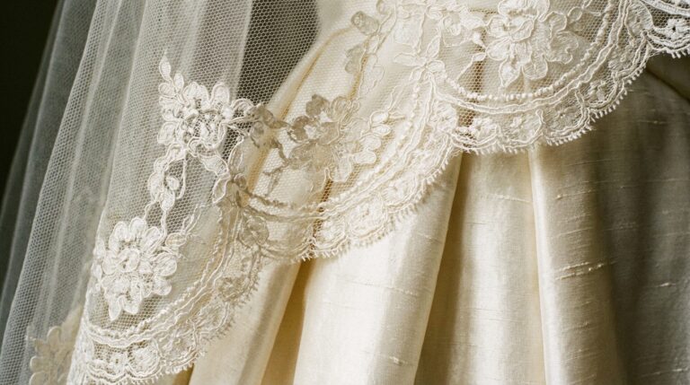Le guide pour associer voile de mariée créateur et robe